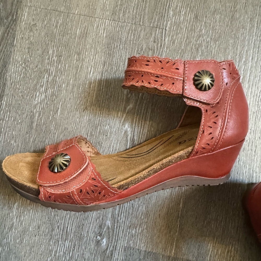 Biza Maya Wedge Sandal - Picture 6 of 6